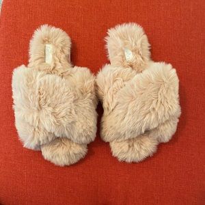 Famiport Fluffy Slippers very soft and comfortable.
